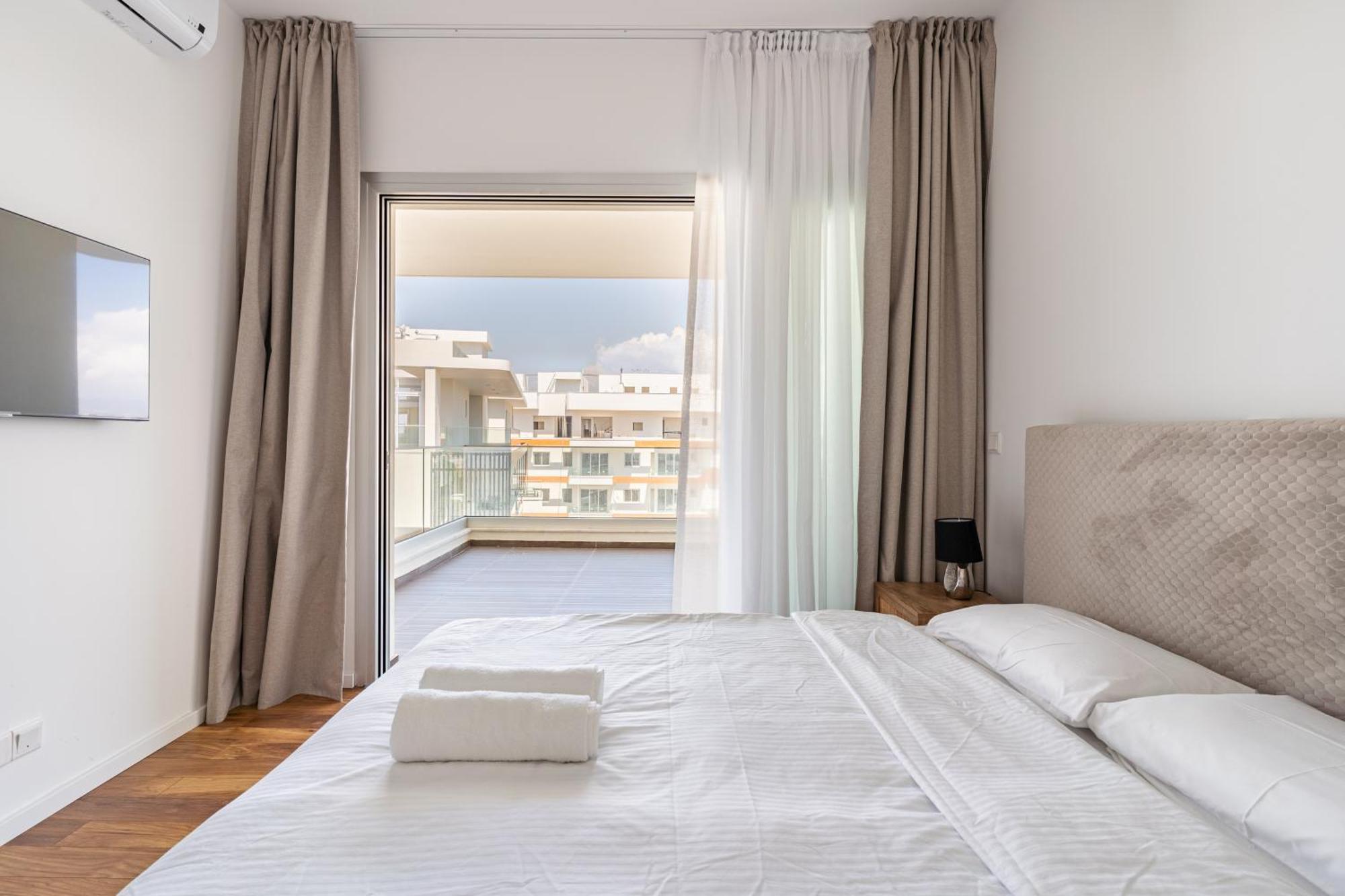 Yamas Urban Living Zakaki Pool Penthouses & Apartments Limassol Bagian luar foto