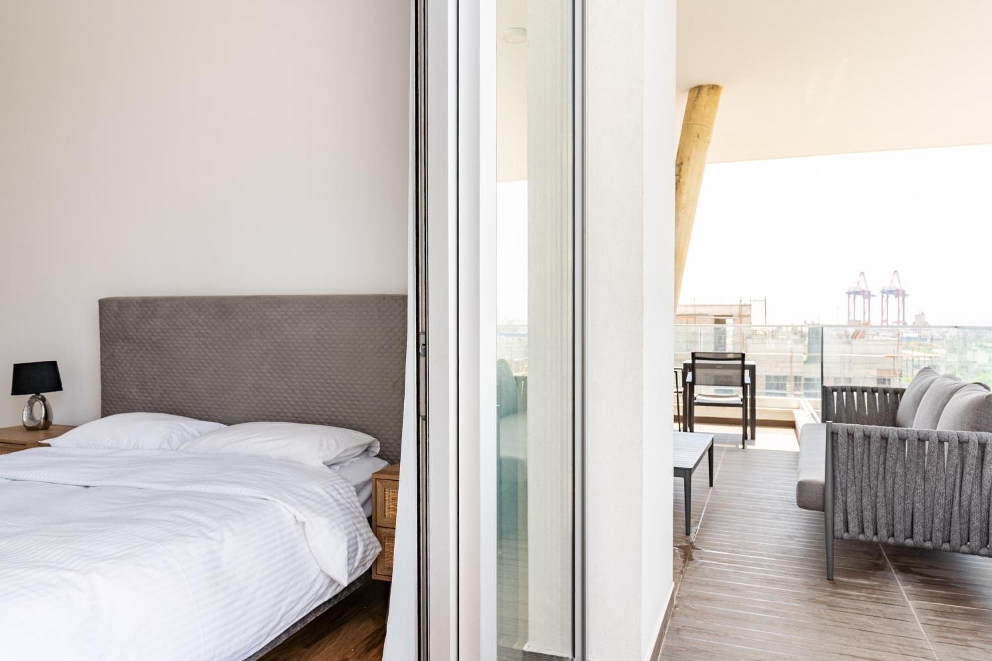 Yamas Urban Living Zakaki Pool Penthouses & Apartments Limassol Bagian luar foto