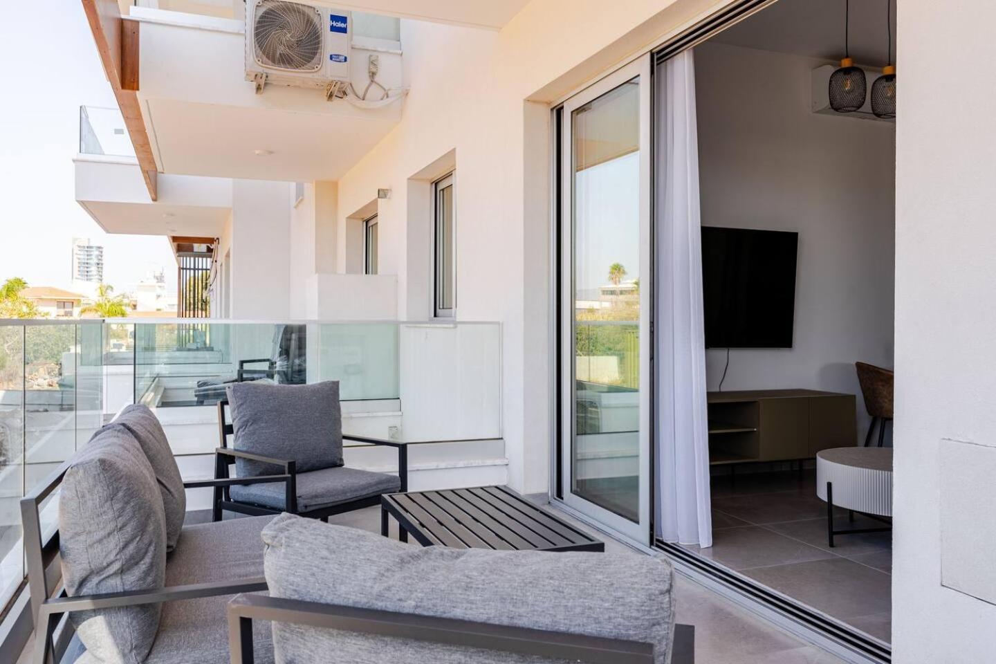 Yamas Urban Living Zakaki Pool Penthouses & Apartments Limassol Bagian luar foto